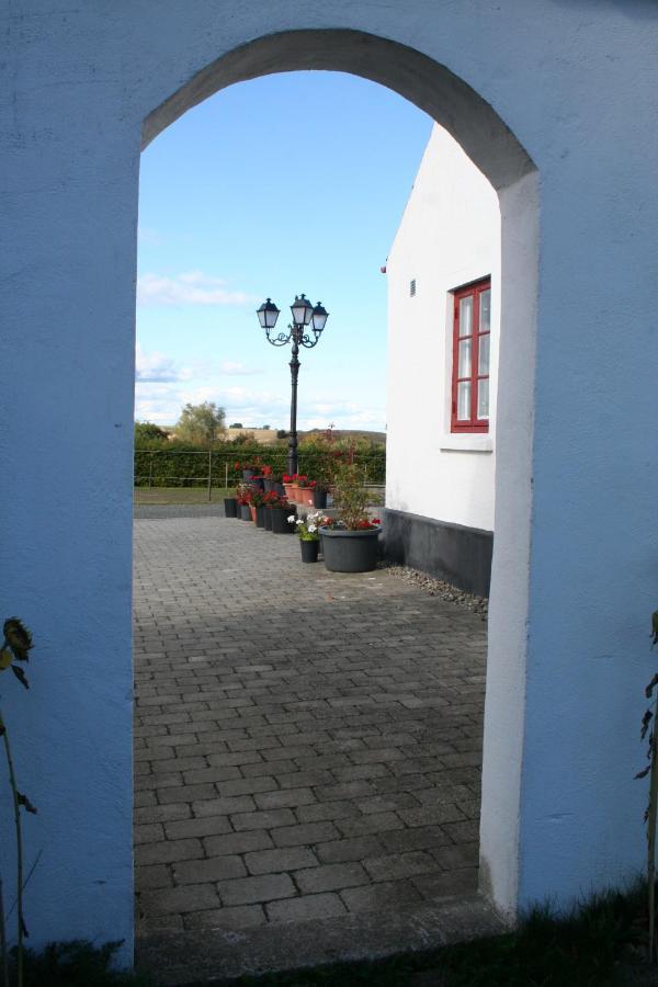 Hoby Gard Bed & Breakfast Borrby Exterior foto